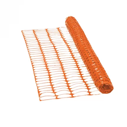 Rollo de malla de seguridad color naranja de 30 metros de largo y 1.22 metros de alto, fabricada en polietileno resistente.