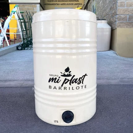 Tinaco MI PLAST Barrilote de 200 litros tricapa en color negro, ideal para almacenar agua en espacios compactos.