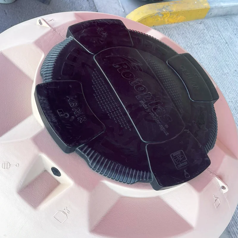 Tinaco-Rotoplas-1100L-v2-800x800 Tinaco Rotoplas beige de 1100 litros con estructura tricapa, tapa ergonómica y diseño sustentable.