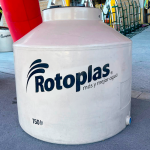 Tinaco Rotoplas beige 750 litros tricapa con tapa click y accesorios para instalación, ideal para familias.
