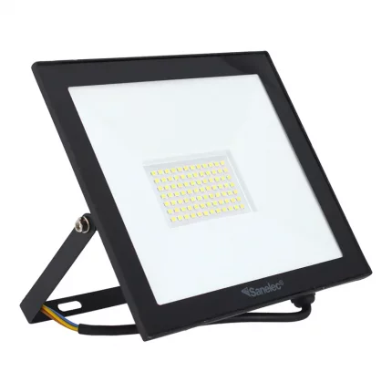 Luminario fijo LED Sanelec 50W ultra delgado con protección IP65 para exteriores residenciales.